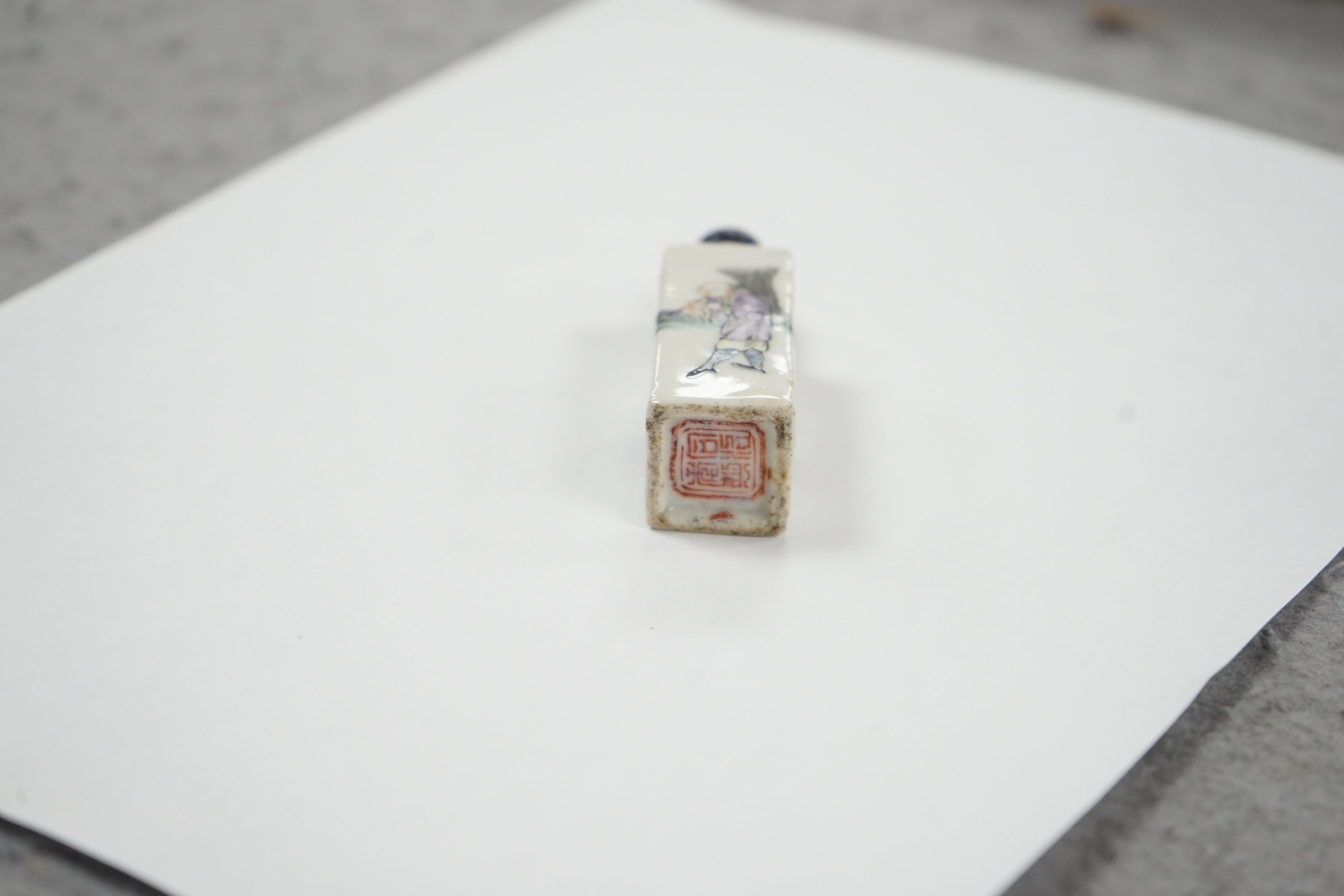 A Chinese square famille rose snuff bottle, Tongzhi mark, late 19th century, 6.4cm high